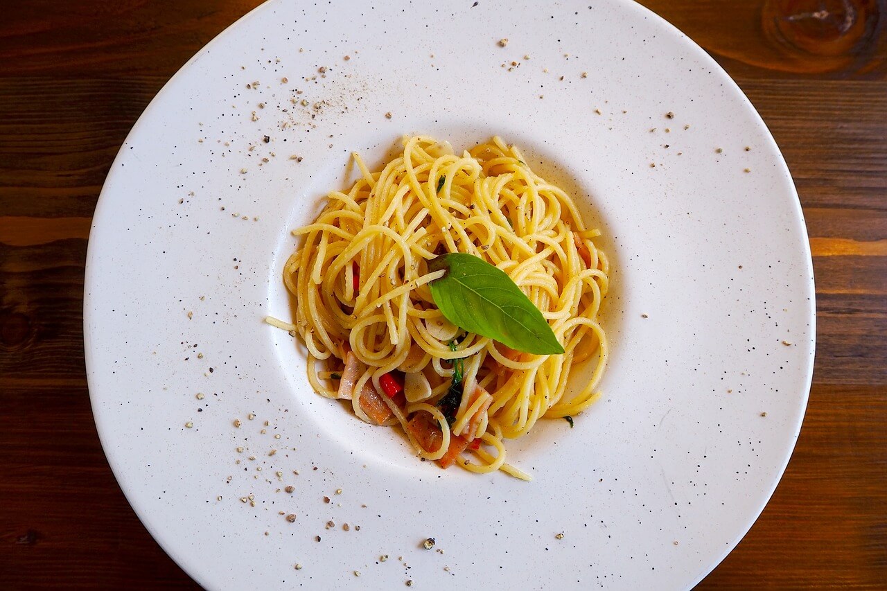 Makaron tagliatelle w sosie serowo-śmietanowym