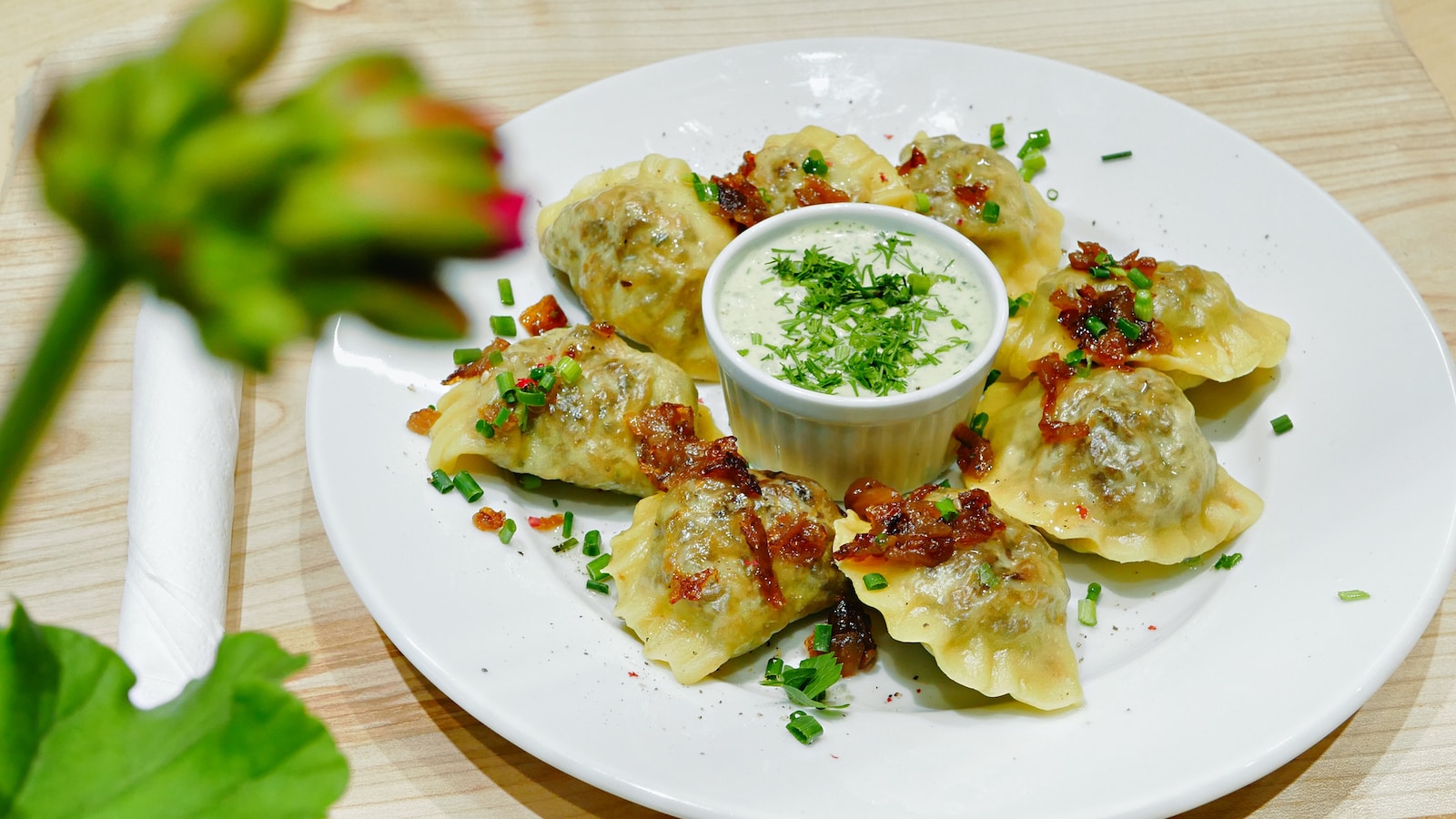 Pierogi z farszem bobowo-szpinakowym