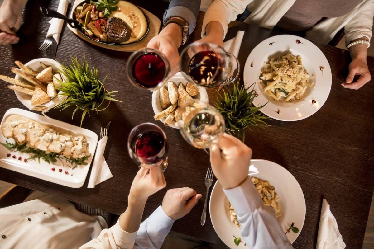 Jakie wina pasują do dań serwowanych w restauracji włoskiej?